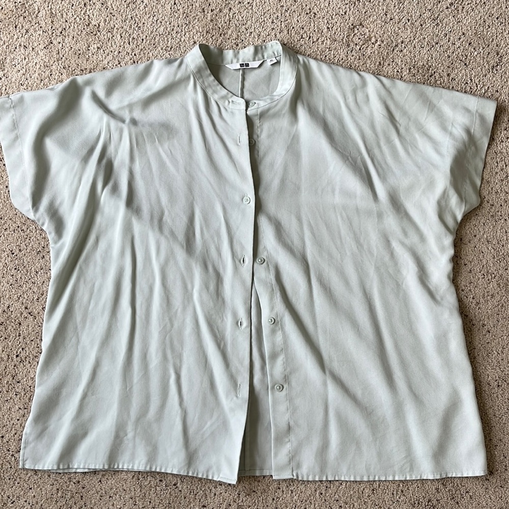 uniqlo button down
